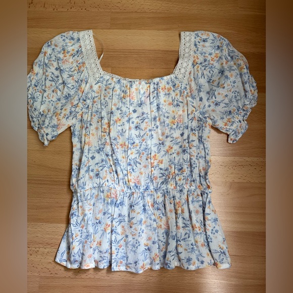 Hippie Rose NWT floral crochet trim top - Picture 4 of 4